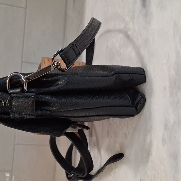 Crossbody - Picture 4 of 10